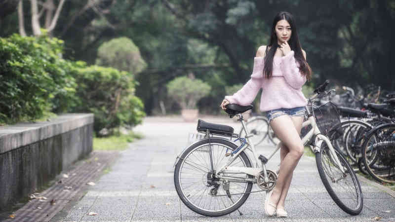 多地现不明飞行物:闪光时黑夜变白昼 或有陨石坠落